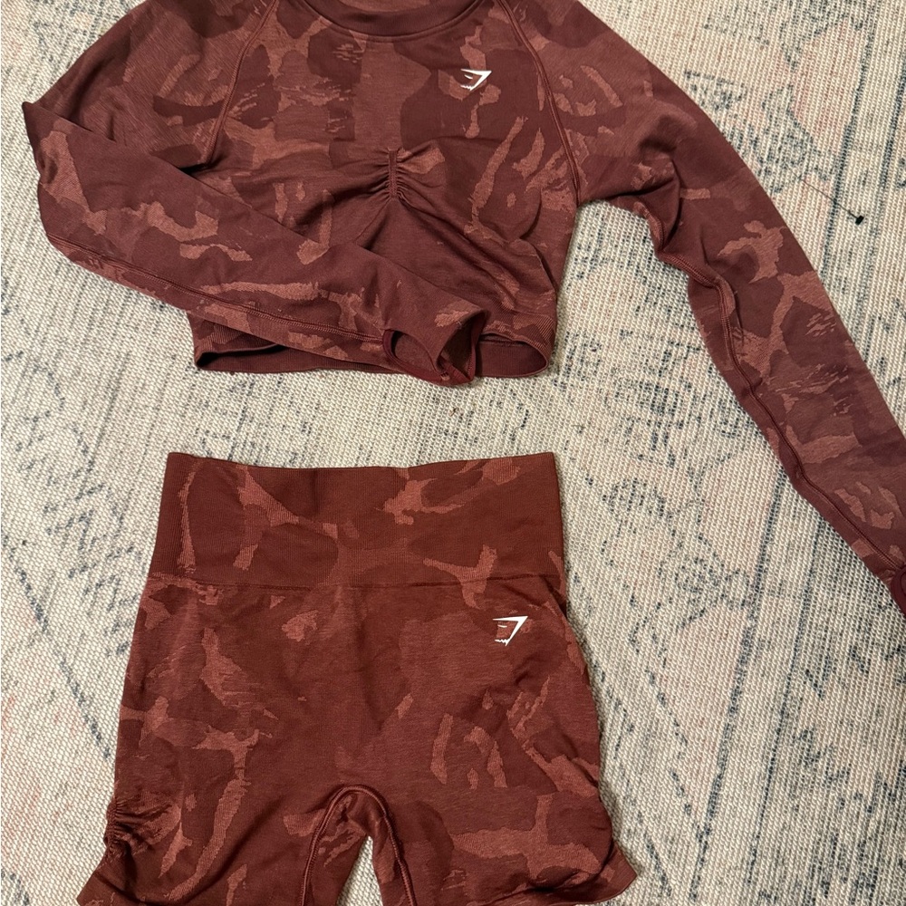 GYM SHARK Long Sleeve Crop Top and Shorts Set